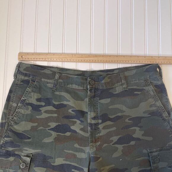 Lee Men’s Camo Cargo Shorts Size 40 Outdoor Utility Hiking Workwear Durable - Picture 3 of 9